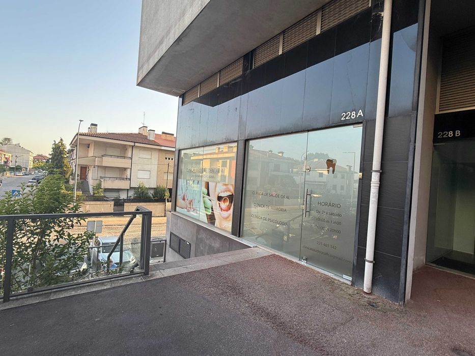 Trespasse de Clínica Médica e Dentária (Porto, Antas)