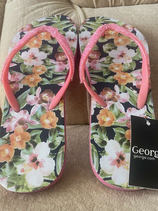 Шльопанці літні нові