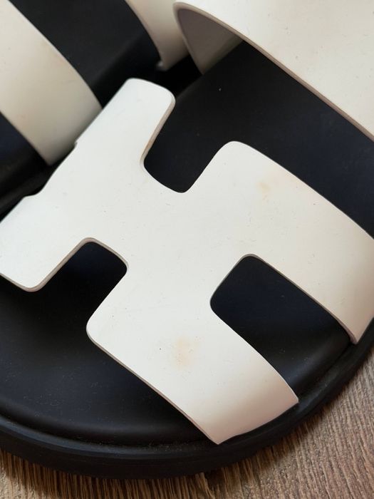 Босоніжки, слінгбеки, сандалі в стилі Hermes