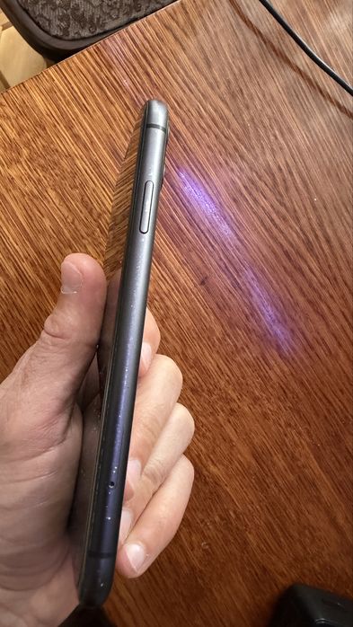 Телефон iPhone 11