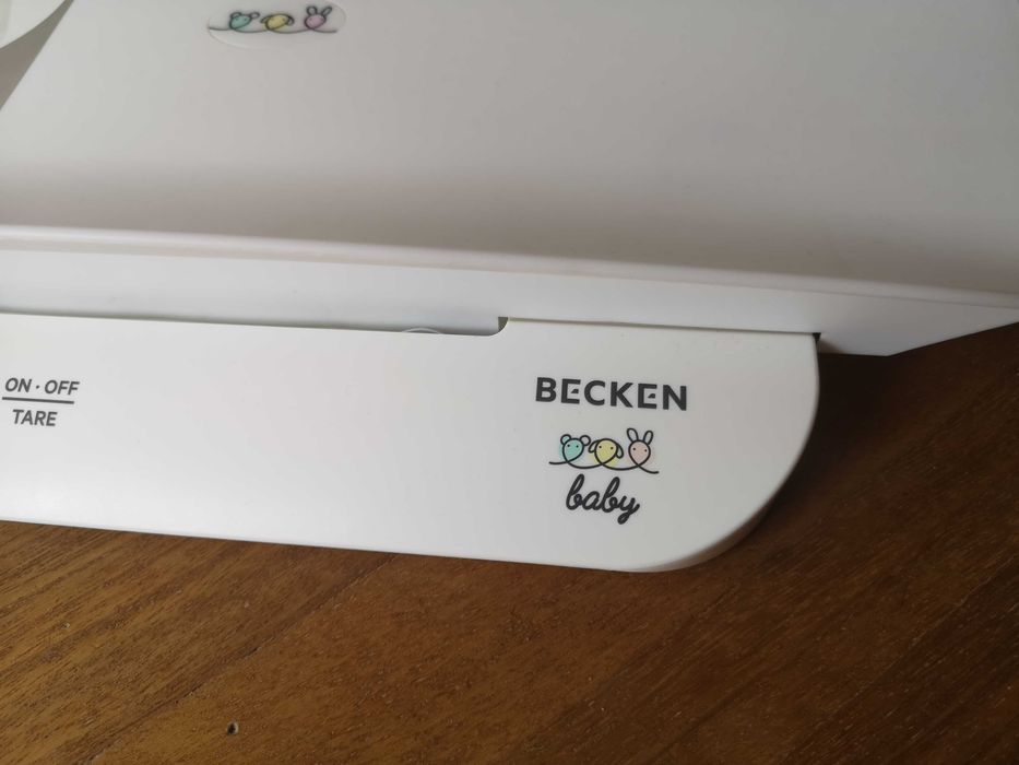 Balança Digital de Bebé Evolutiva Becken (Até 20kg) - Excelente estado