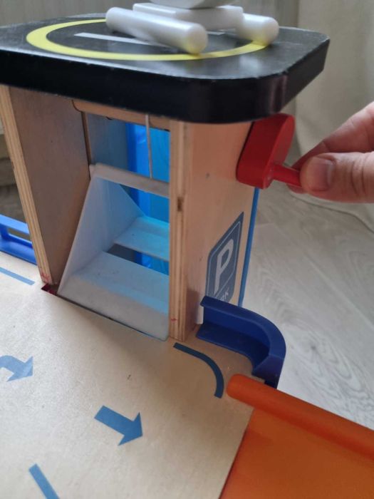 Парковка - паркінг - гараж 3-х поверхова для машинок