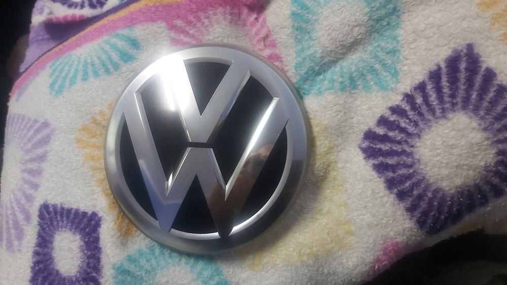 PASSAT  B8  emblem  . Ecra.. unit..
