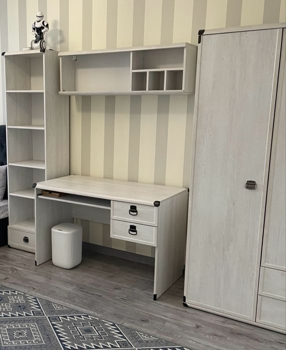 Стол и Шкаф Продам