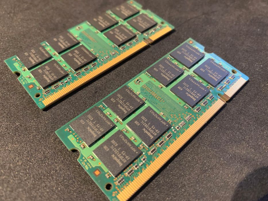 Memória Portátil 2x 1GB PC2 - 5300 hynix