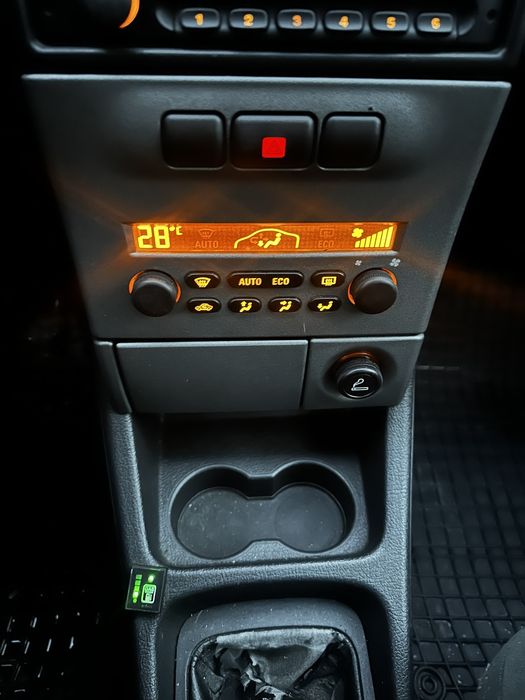 Свіжопригнана Опель Зафіра 1.8ГАЗ-БЕНЗИН  не розмитнена вже в Києві