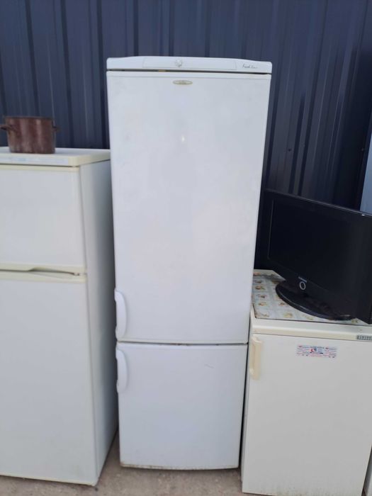 lodówka duża sprawna - chłodzi prawidłowo - możliwy transport