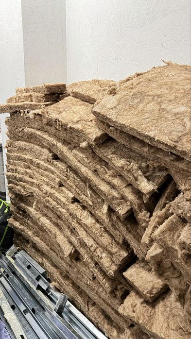 Lã ultra acustic com prefis e uma porta