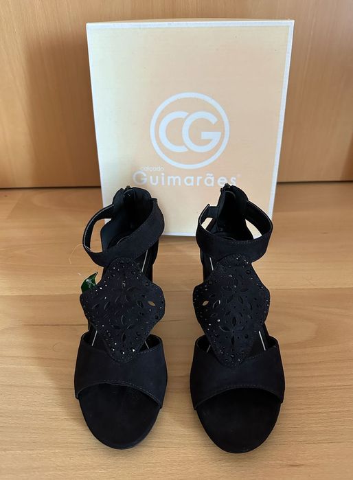 Sandálias Pretas Novas Nº 38