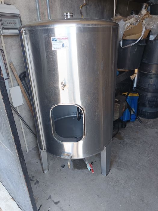 550-Liter Stainless Steel Sink