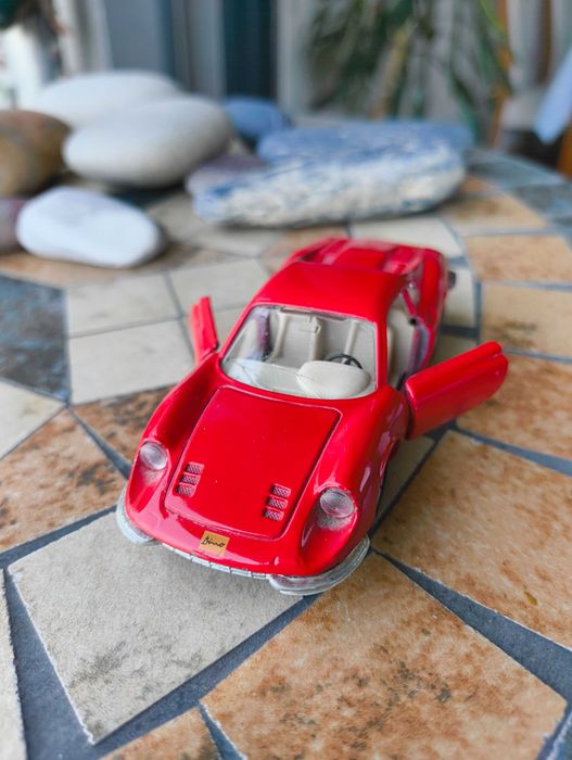 Ferrari Dino 246 GT escala 1:36 Maisto Shell