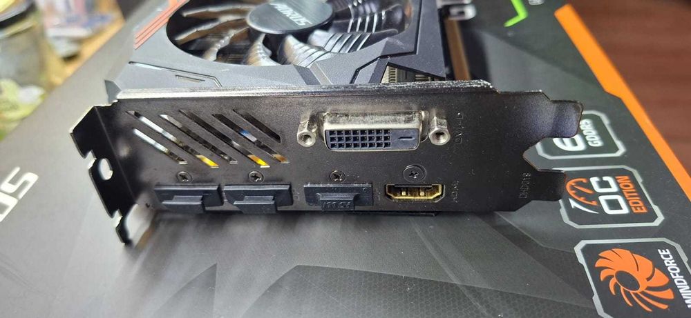 Placa gráfica Gigabyte GTX 1060 Windforce  Aorus 6gb