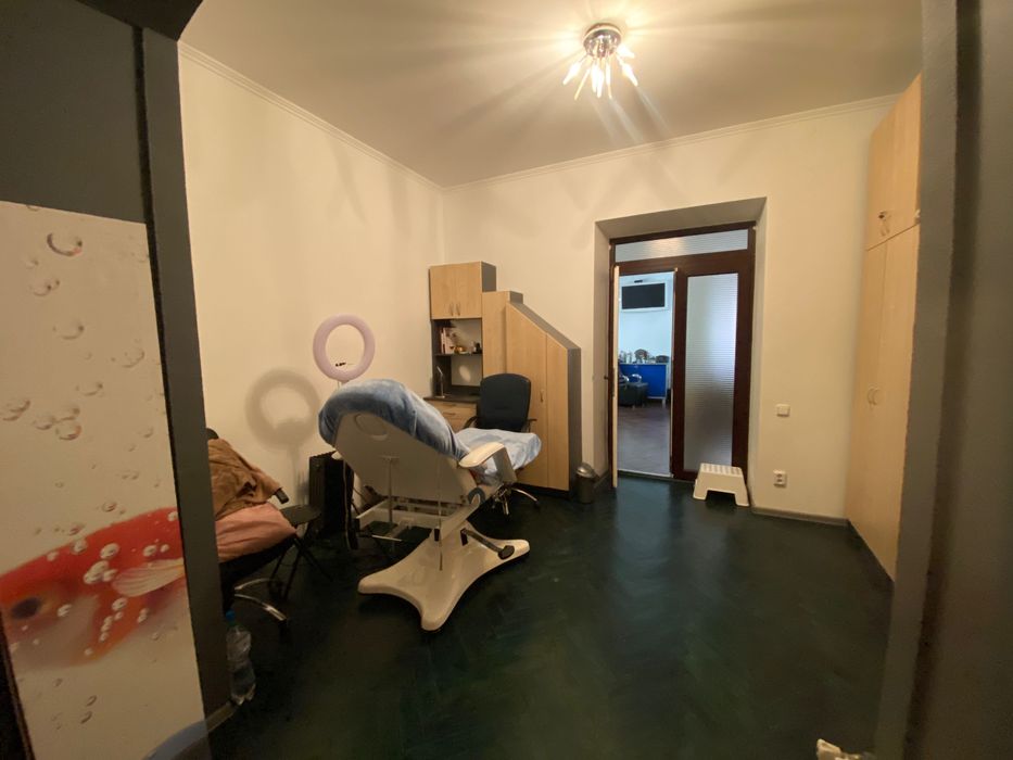 Оренда  салону або залу кабінетів та робочого місця салон краси