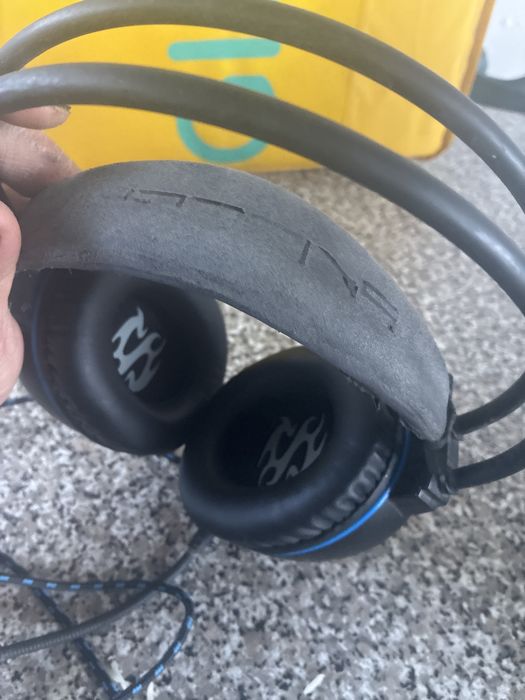 Fone gamer skiller em perfeitas condiçoes , com marcas de uso