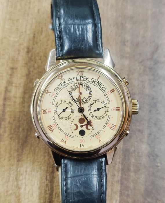 Стильний годинник