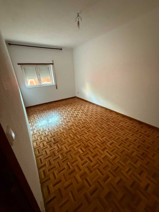 Apartamento T2 completamente remodelado com terraço no Calvário