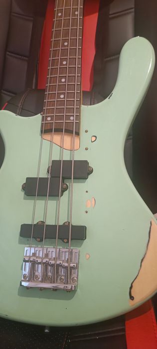 Leworęczna gitara basowa Washburn t14