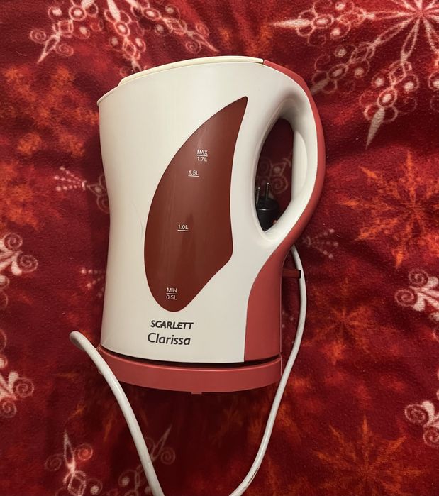Чайник красный scarlett