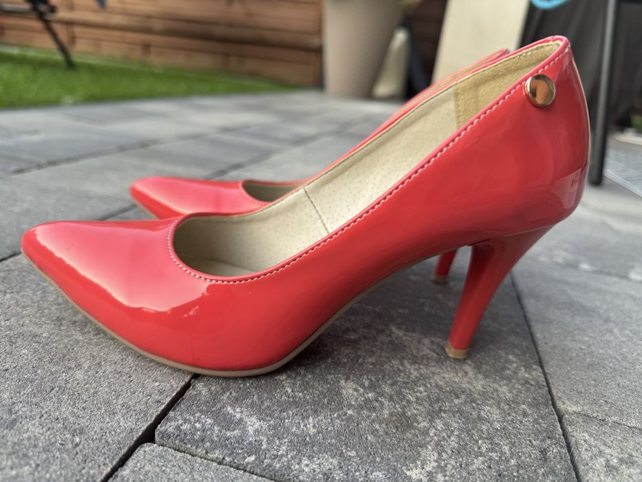 Malinowe szpilki, lakierki roz. 37