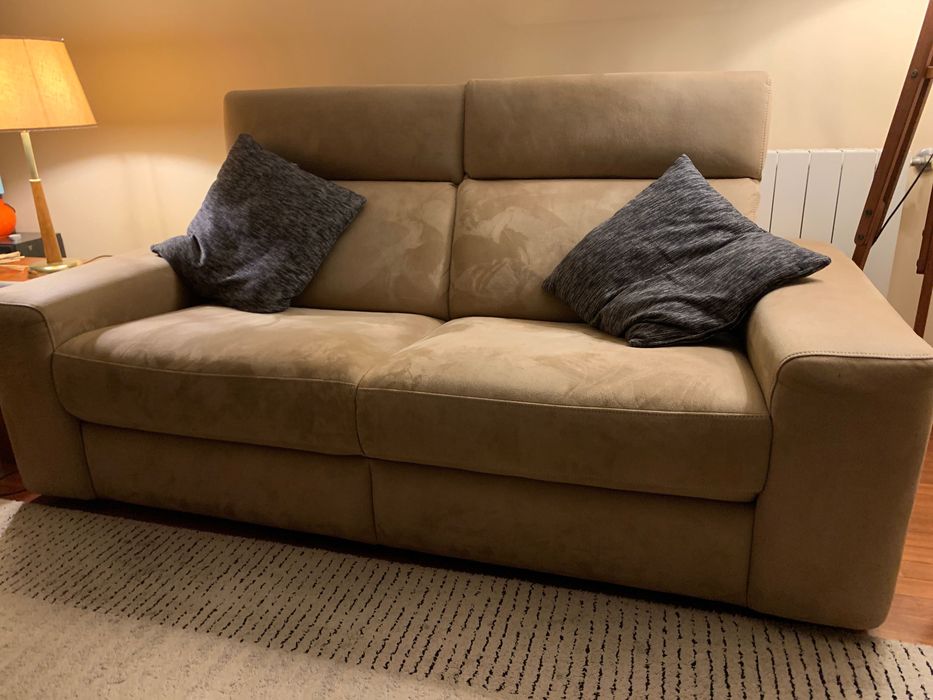 Sofá Château d’Ax (3 lug). Como novo. Garantia 3 anos.