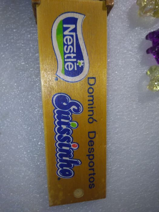 antigo dominó em madeira da Nestlé