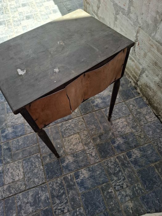 Mesinha de cabeceira  para restaurar