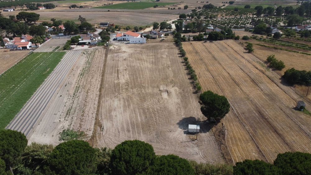 Espaço comercial e habitação com terreno
