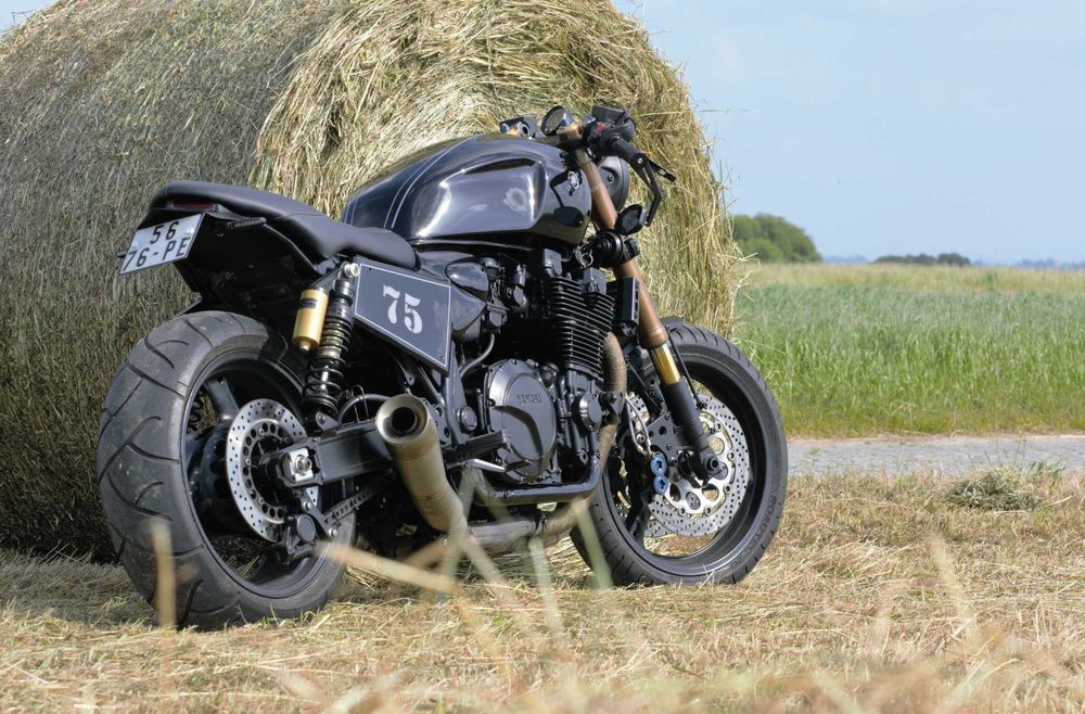 Yamaha café racer