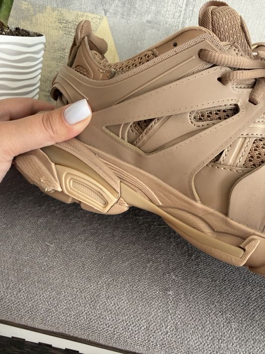 Жіночі кросовки Balenciaga