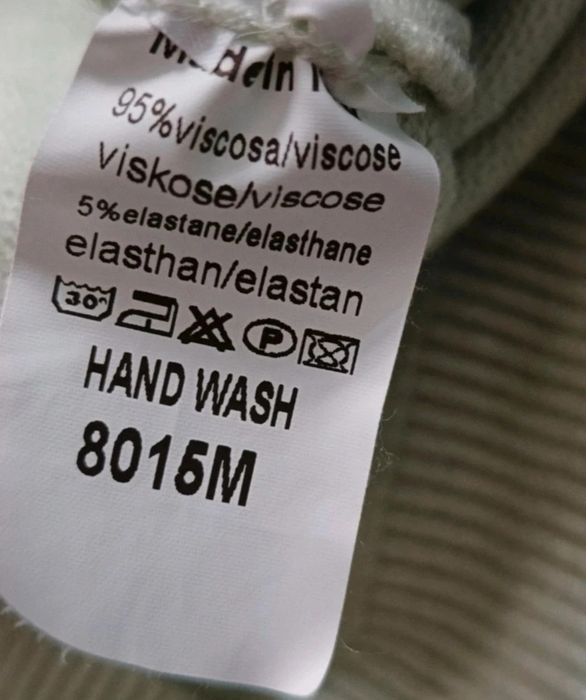 Sweter z dekoltem w serek wiskoza