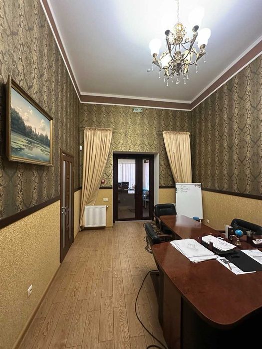 Продаж комерційного приміщення на Зарічанській.