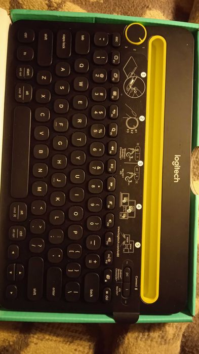 Універсальна Bluetooth клавіатура Logitech