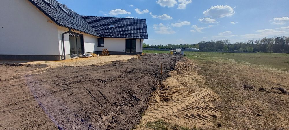 Usługi koparko-ładowarką / Niwelacja terenu