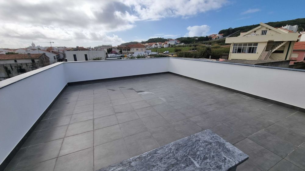 Arrendamento de moradia em Banda 120 + 80 metros(terraço), T2 em São Martinho do Porto Construção Novembro 2024 com ar condicionado, cozinha equipada
