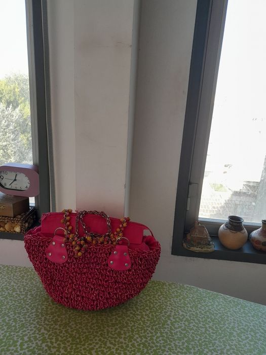 Vendo Mala de Senhora muito bonita como nova