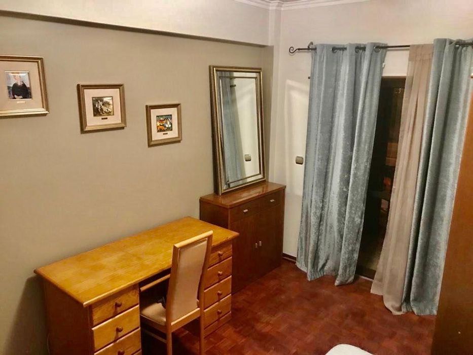 Quarto de Solteiro Para Arrendar