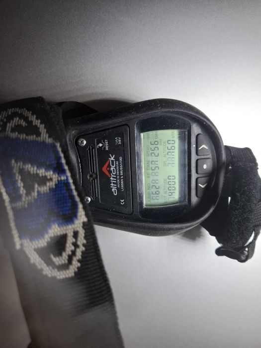 Wysokościomierz dla skoczków spadochronowych