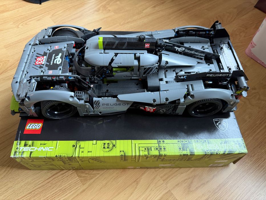LEGO 42156 Technic Peugeot 9X8 24H Le Mans Hybrid Hypercar