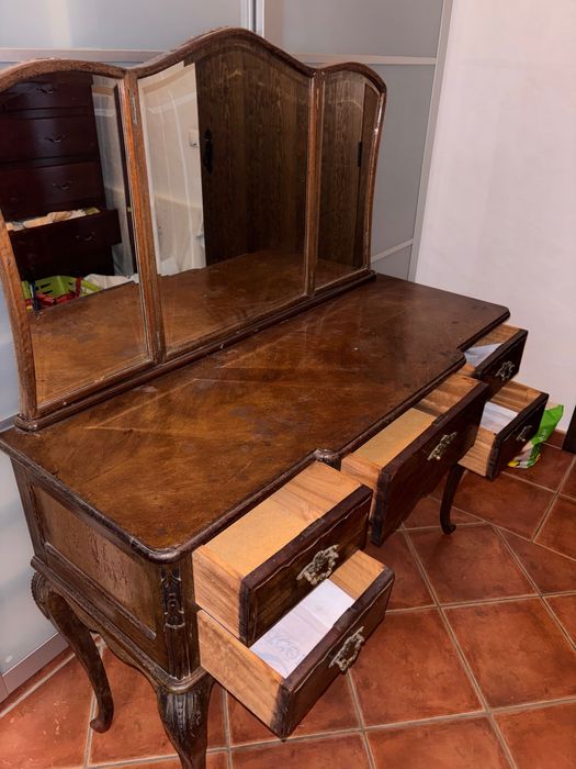 Conjunto de Quarto Antigo Completo – Elegância e Charme Clássico