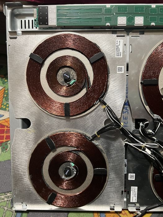 Whirlpool - WB B8360 NE Індукційна поверхня. Комфорки.