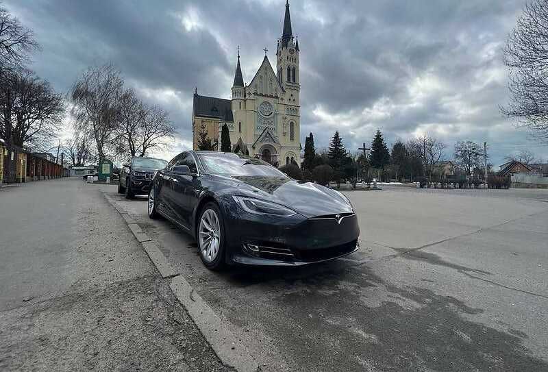 Tesla Model S 2018