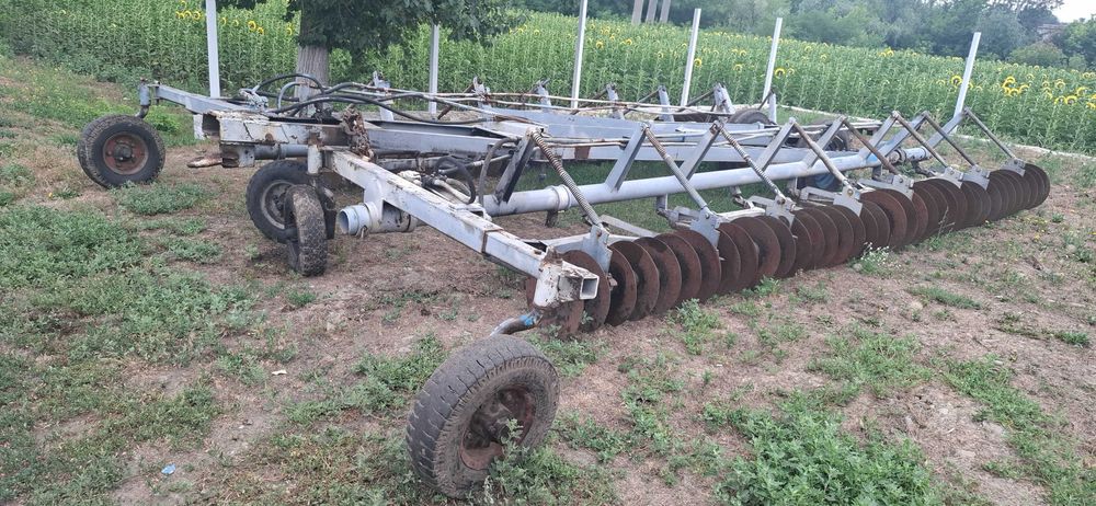 Трактор Т-150  та  навісне обладнання до нього в наявності