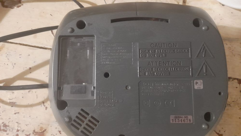 Sony ICF–C215 радио часи