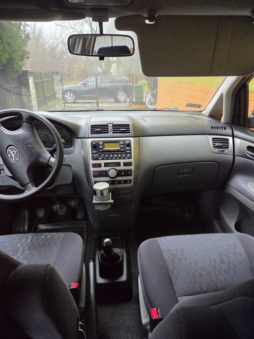 Sprzedam Toyote Avensis Verso