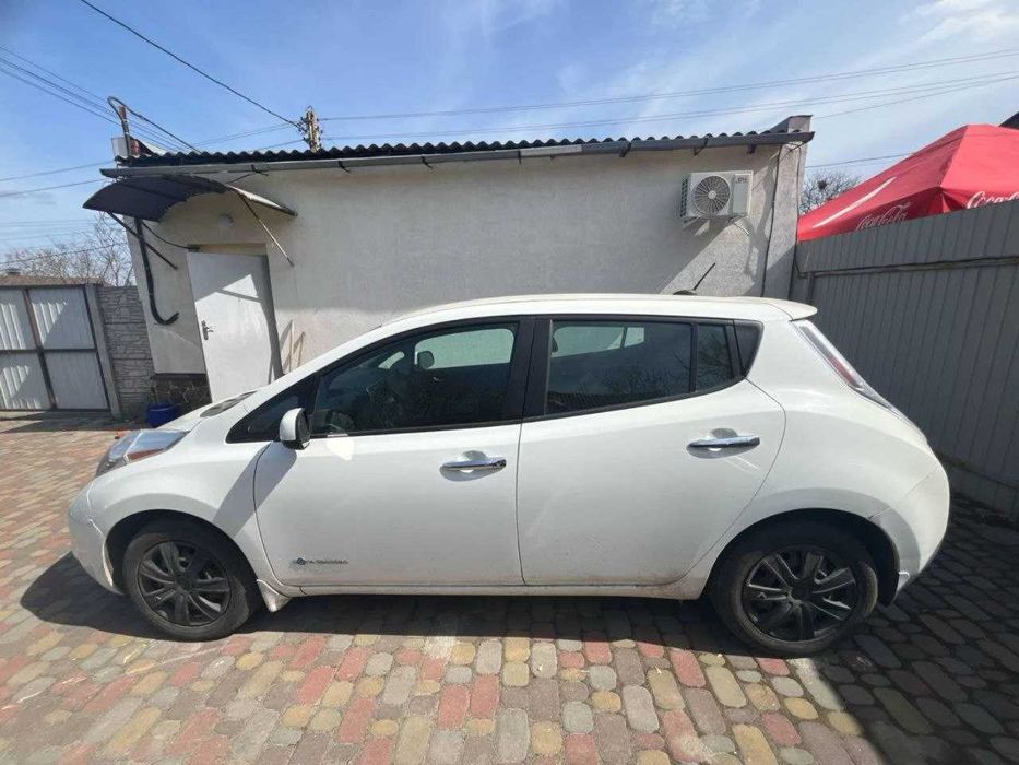 Оренда Nissan Leaf (24кВт)