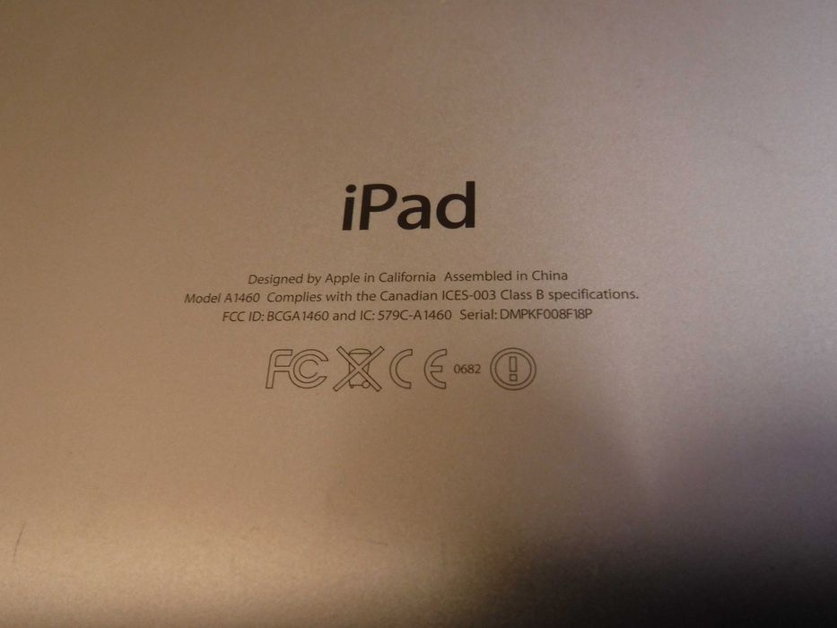 Tablet iPAD Model A1460  Z ETUI