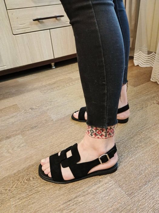 Продам босоножки