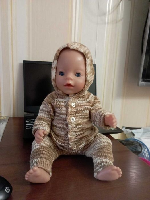 Вязанный комплект одежды на Baby Born