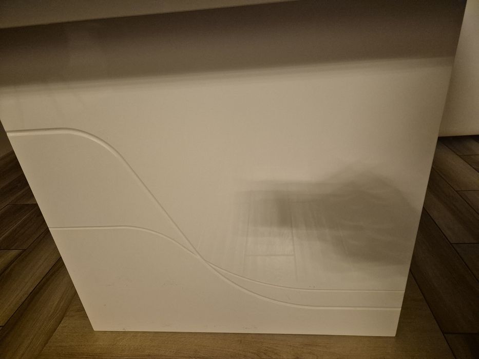 Stol  kolor bialy podstawa drewniana 140x90po rozlozeniu 200x9000