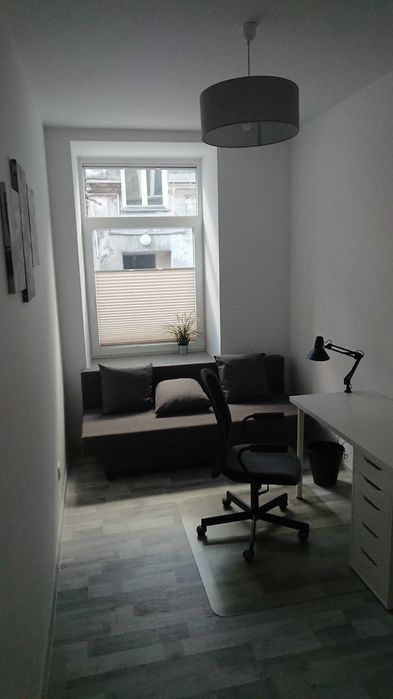 1 pokój w 4 pokojowym mieszkaniu w Centrum Łodzi na ul. Wschodniej